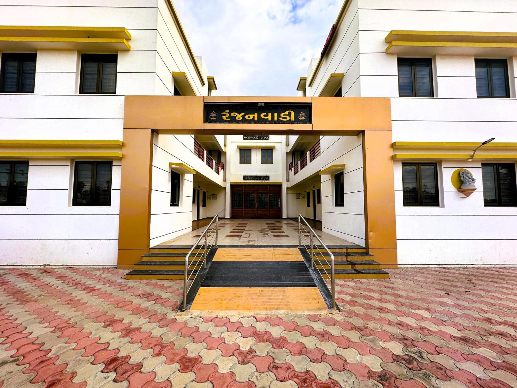 Ranjan Vadi Hotel Bhuj Buitenkant foto