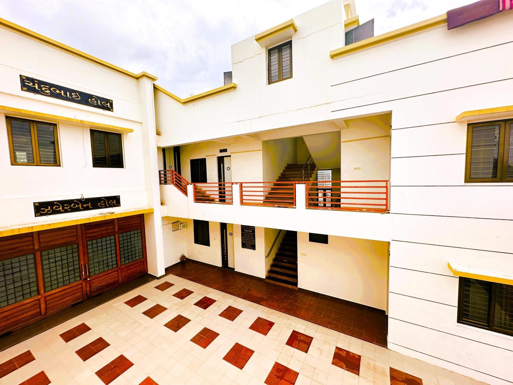 Ranjan Vadi Hotel Bhuj Buitenkant foto