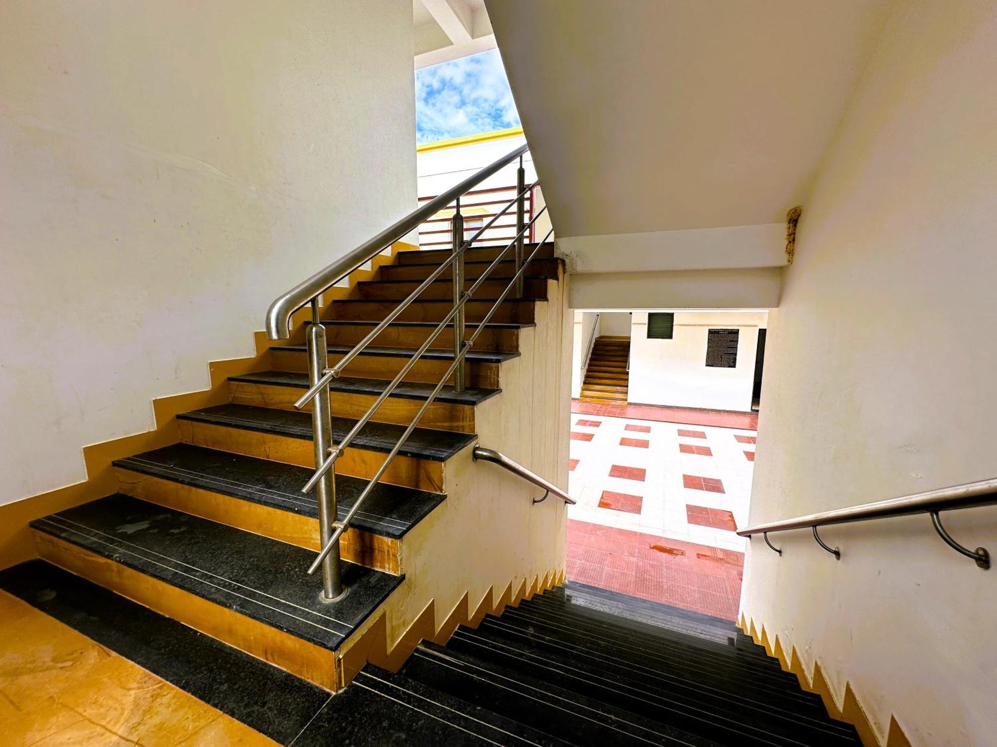 Ranjan Vadi Hotel Bhuj Buitenkant foto
