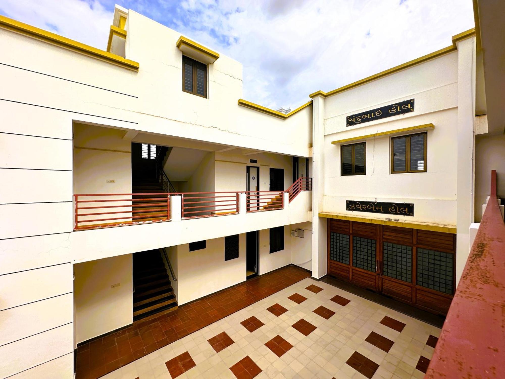 Ranjan Vadi Hotel Bhuj Buitenkant foto