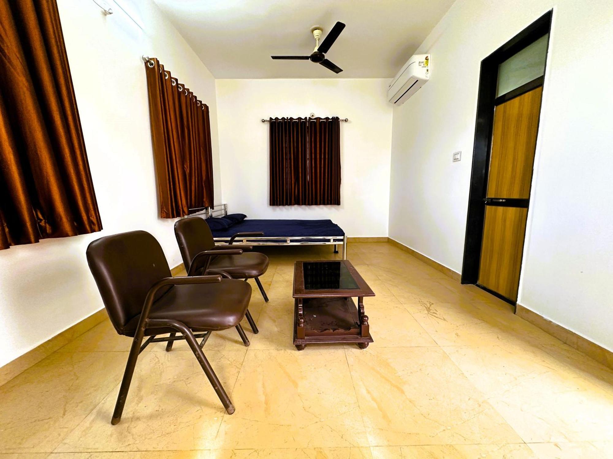 Ranjan Vadi Hotel Bhuj Buitenkant foto